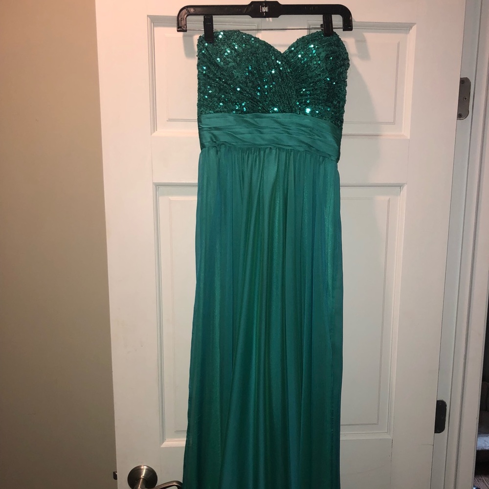 Emerald green prom dress